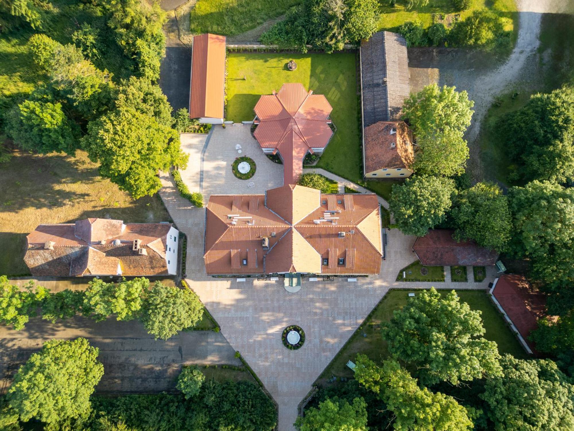 Schlosshotel Wilhelmsthal Calden Bagian luar foto
