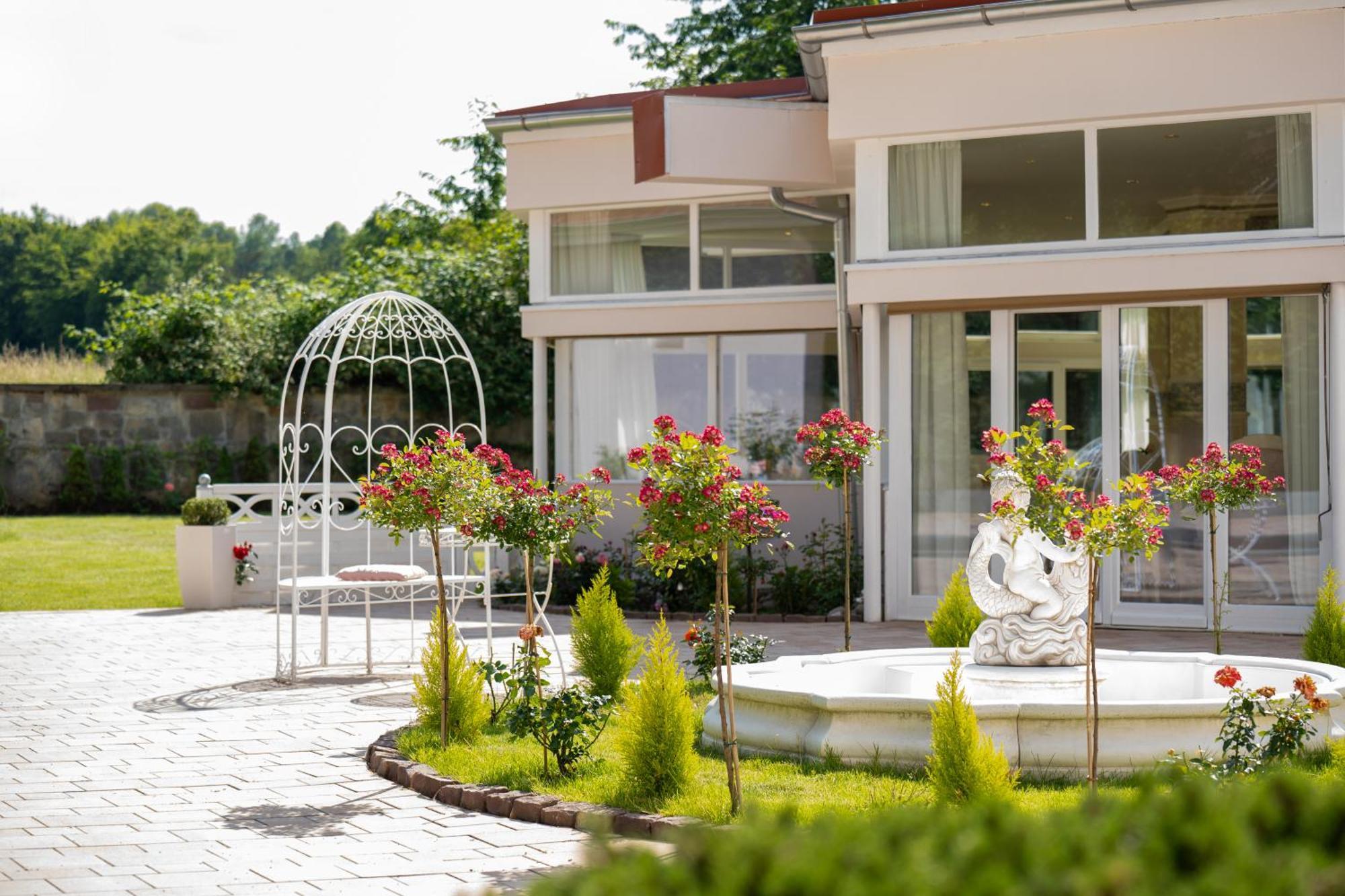 Schlosshotel Wilhelmsthal Calden Bagian luar foto